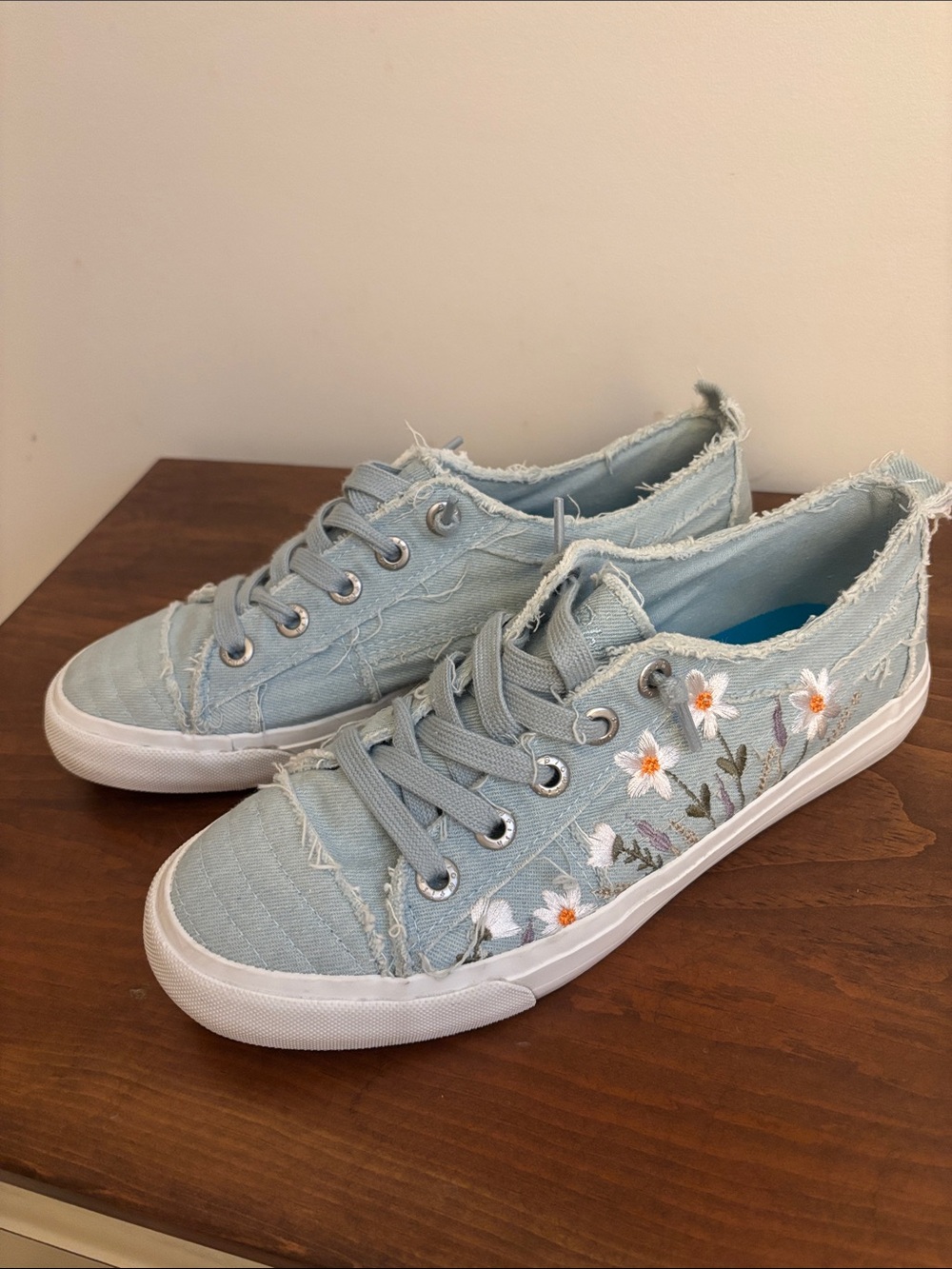 Blowfish Floral Sneaker - Picture 8 of 8